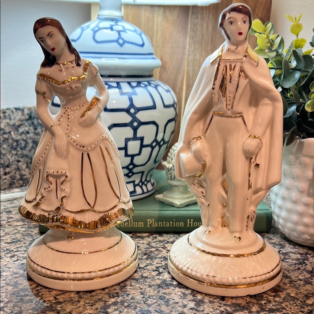 🔥 Creepy Porcelain Couple Figurine Set